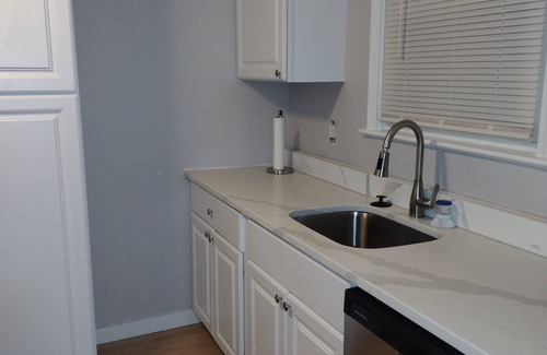 Cleveland Heights House | 2-bedroom house close to the Cleveland Clinic Main Campus w/fireplace and a den