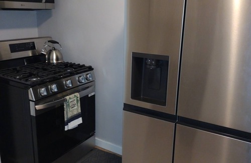 Cleveland Heights House | 2-bedroom house close to the Cleveland Clinic Main Campus w/fireplace and a den