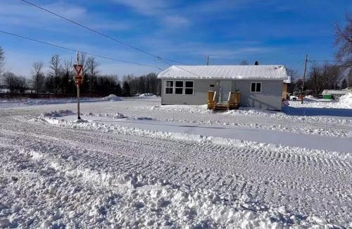 Bergland House | 2 bedroom house close to trails