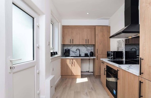 Methil House | 2 Bedroom House-Free Parking