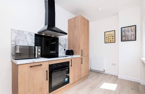 Methil House | 2 Bedroom House-Free Parking