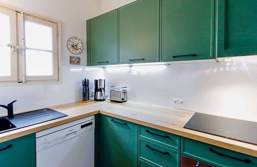Port Grimaud House | 2 bedroom house in Port Grimaud - canal view, 15m-mooring, WIFI