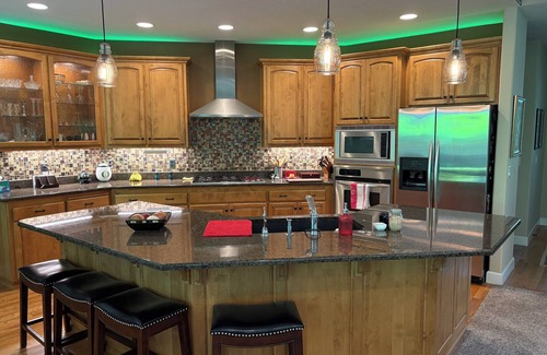 Salem House | 2-bedroom house in great neighborhood. 0.7 miles from Triathlon starting line