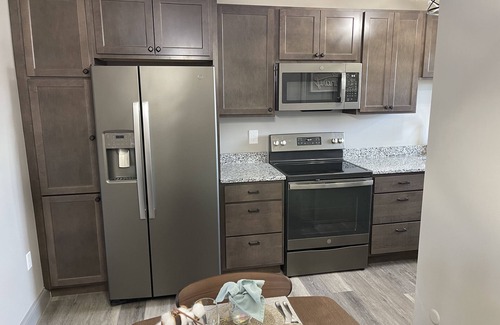 Monroe Apartment | 2 Bedroom, King Bed, Pets welcome, washer and dryer