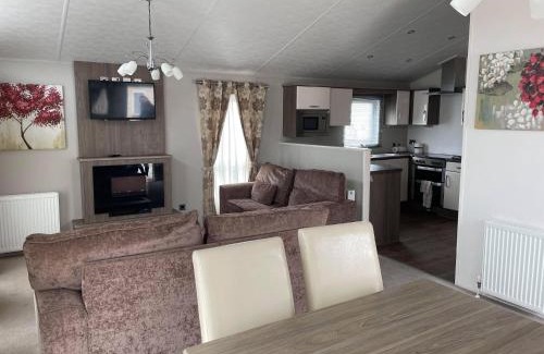 Porthcawl House | 2 Bedroom Lodge - Honeysuckle 95, Trecco Bay