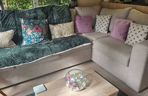 Weybourne Cabin | 2 Bedroom Lodge, Sleeps 6. Pets Welcome