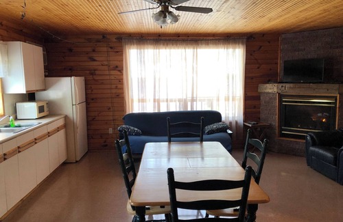 Harwood Cottage | 2 Bedroom loft #7, fireplace, a lake view outdoor sauna