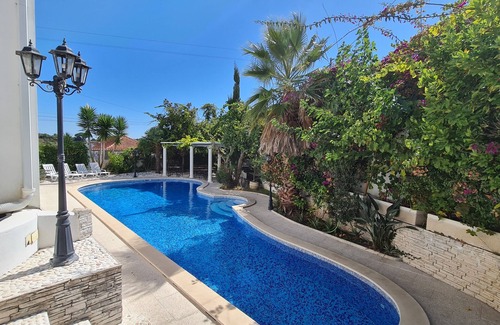 Arnal House | 2 Bedroom Loft at Luxury Villa☆ (5-8 Guests)by Silver Village Residence