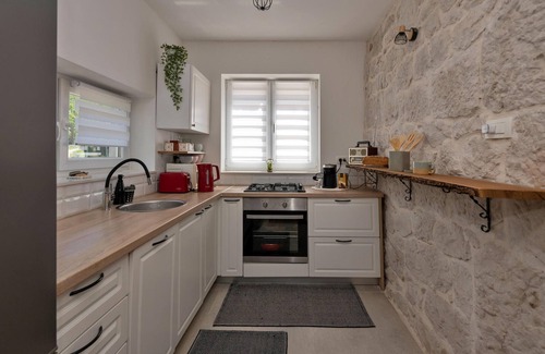 Runovici House | 2 bedroom nice home in Runovici