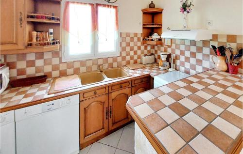 Bagnault House | 2 Bedroom Nice Home In Souvigne