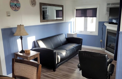 Harwich House | 2 Bedroom Property with Views of RONDEAU BAY