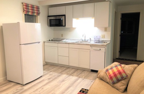 Waterville Valley Apartment | 2 Bedroom Sleeps 6, Walk to Town Sq. Pet Friendly Waterville Valley
