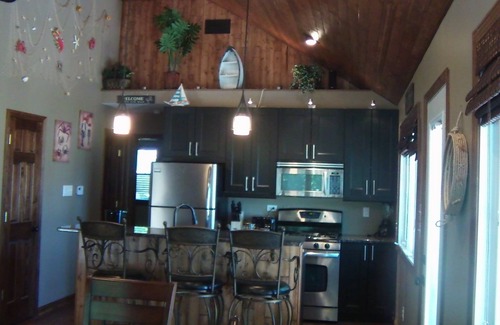 Delavan Lake House | 2 Bedroom Sleeps Up To 6 With Boat Slip MAX. 18' power trim only! Dogs Welcome!