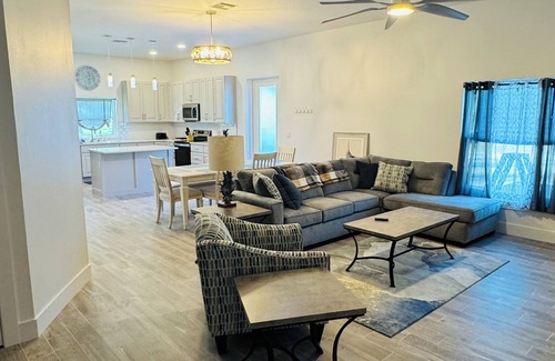Osprey House | 2-bedroom Spacious townhome in Osprey