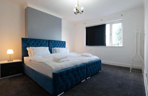 Stoke-on-Trent Apartment | 2-bedroom- Stoke-on-Trent-Sleeps 5-PetsOk