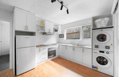 Highett Condo | 2-bedroom suite w/private kitchen & bathroom