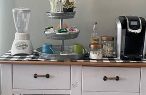 Lexington House | 2-Bedroom Sweet Retreat in Lexington