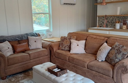 Adamsville Cabin | 2-Bedroom Tiny Home with full kitchen, laundry, wifi, and beautiful pond views
