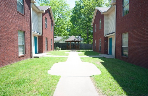 Conway House | 2 bedroom Town home - Walk to Hendrix College