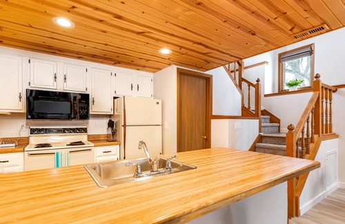 The Galena Territory House | 2 Bedroom Townhouse w/Soaking Tub + Rain Shower