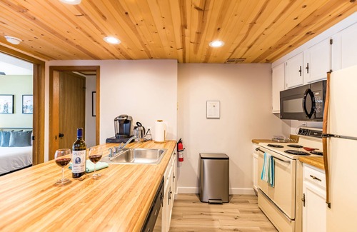 The Galena Territory House | 2 Bedroom Townhouse w/Soaking Tub + Rain Shower