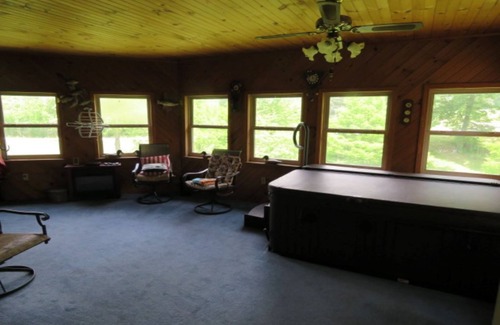 Reelsville House | 2-bedroom vacation home minutes away from Greencastle and Depauw campus