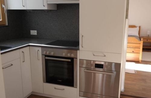 Wiler Apartment | 2-bedroom Whng. Sunny quiet perfectly renovated kitchen ideal location TV.