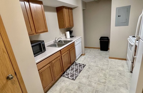 Malcolm Apartment | 2 Bedroom whole apartment close to Lincoln unit 7.nClose to Branched Oak Lake.