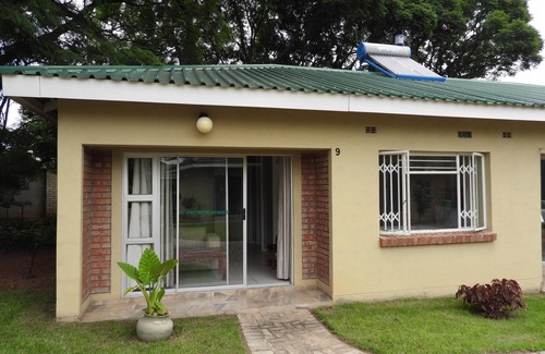 Harare Apartment | 2 bedroomed apartment with en-suite and kitchenette - 2070