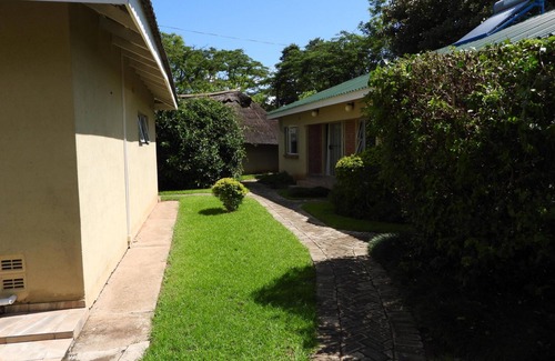 Harare Apartment | 2 Bedroomed Apartment With En-suite and Kitchenette - 2070