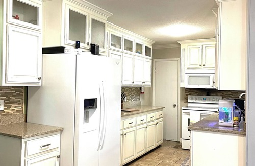 Lyons House | 2-bedrooms 1-bath house in Lyons with WiFi, AC, and printer.