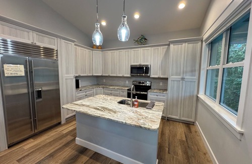 Tropic House | 2-bedrooms 2-baths with PICKLE BALL, TENNIS, BATTING CAGE, BASKETBALL, & POOL.