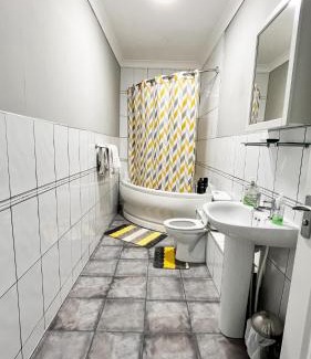 Kelty Apartment | 2 Bedrooms Entire Apartment Self Check in