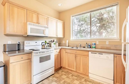 Southern Crossing House | 2 Bedrooms Home Retreat Old Mill Bend Near Downtown