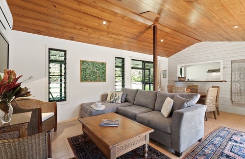 Clunes Villa | 2 bedrooms House with private outdoor hot tub in garden. Dog & family friendly.