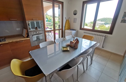 Bordighera House | 2 bedrooms, living room, kitchen in high quality. Villa with pool + sea and mountain views!