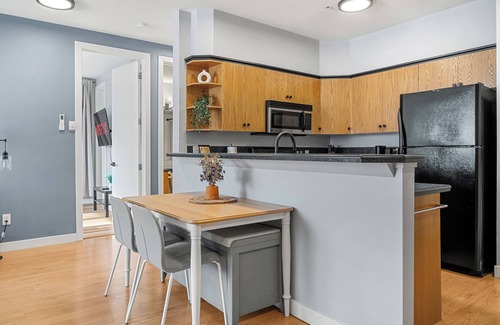 Mission District Condo | 2 Beds, Downtown River Condo: AC, Near Saddledome, Free Underground Parking