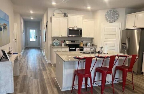 Port St. Joe House | 2 Blocks to the Beach | Golf Cart Pools Bikes Family-Friendly