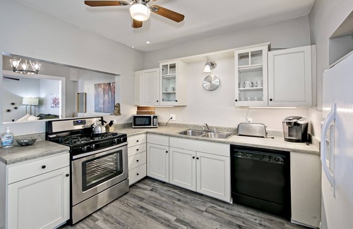Nob Hill House | 2 blocks to the Courthouse Square !