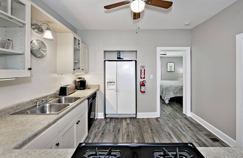 Nob Hill House | 2 blocks to the Courthouse Square !