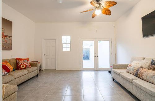 Centro Playas House | 2 Br/1 Ba home, Sleeps 10, 1 min walk to Rosarito Beach