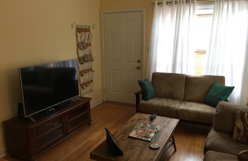 East Sacramento House | 2 BR/1 Bath East Sac Guest House Near Downtown & Midtown