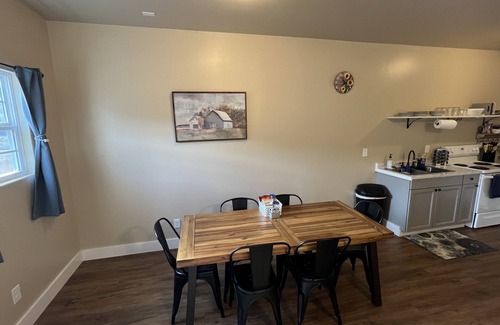 Benton Apartment | 2 BR,1BA Spacious Mountain View Suite near Cherokee National Forest, Ocoee River
