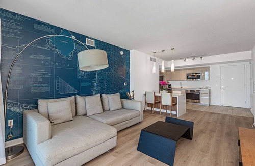 Hallandale Beach Apartment | 2 Br Apartment w/Balcony,Pool and Views