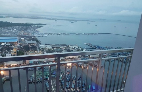 Pluit Condo | 2 BR Fantastic sea views Condo 80sqm Fast internet