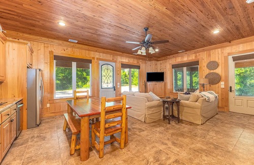 Darien House | 2-BR Fisherman's Quarters w/docks, pool, and firepit on Emma's Driftwood Farm