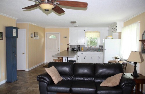Southmont House | 2 BR House with Lake Frontage, Floating Dock, and Boat Launch