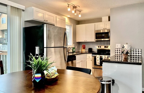 Aloha House | 2 BR Single Story Townhouse w King Bed