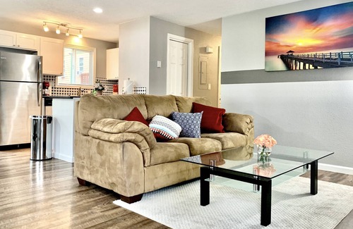 Aloha House | 2 BR Single Story Townhouse w King Bed