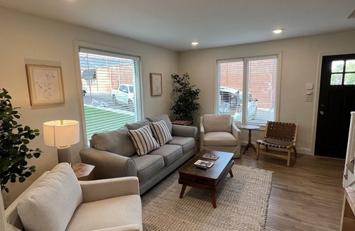 Homewood House | 2 BR Townhome in downtown Homewood next to SOHO